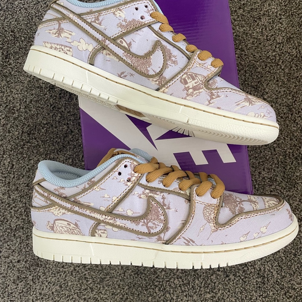 Nike Brown and White Sneakers with Classic Dunk Silhouette - Picture 3 of 9